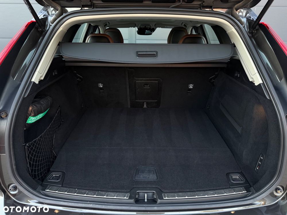 Volvo XC 60 T8 Twin Engine AWD Geartronic Momentum - 20