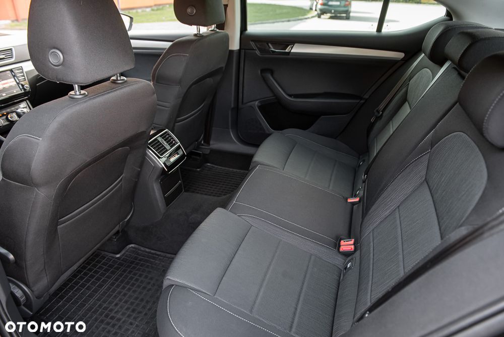 Skoda Superb 1.6 TDI DSG Ambition - 24
