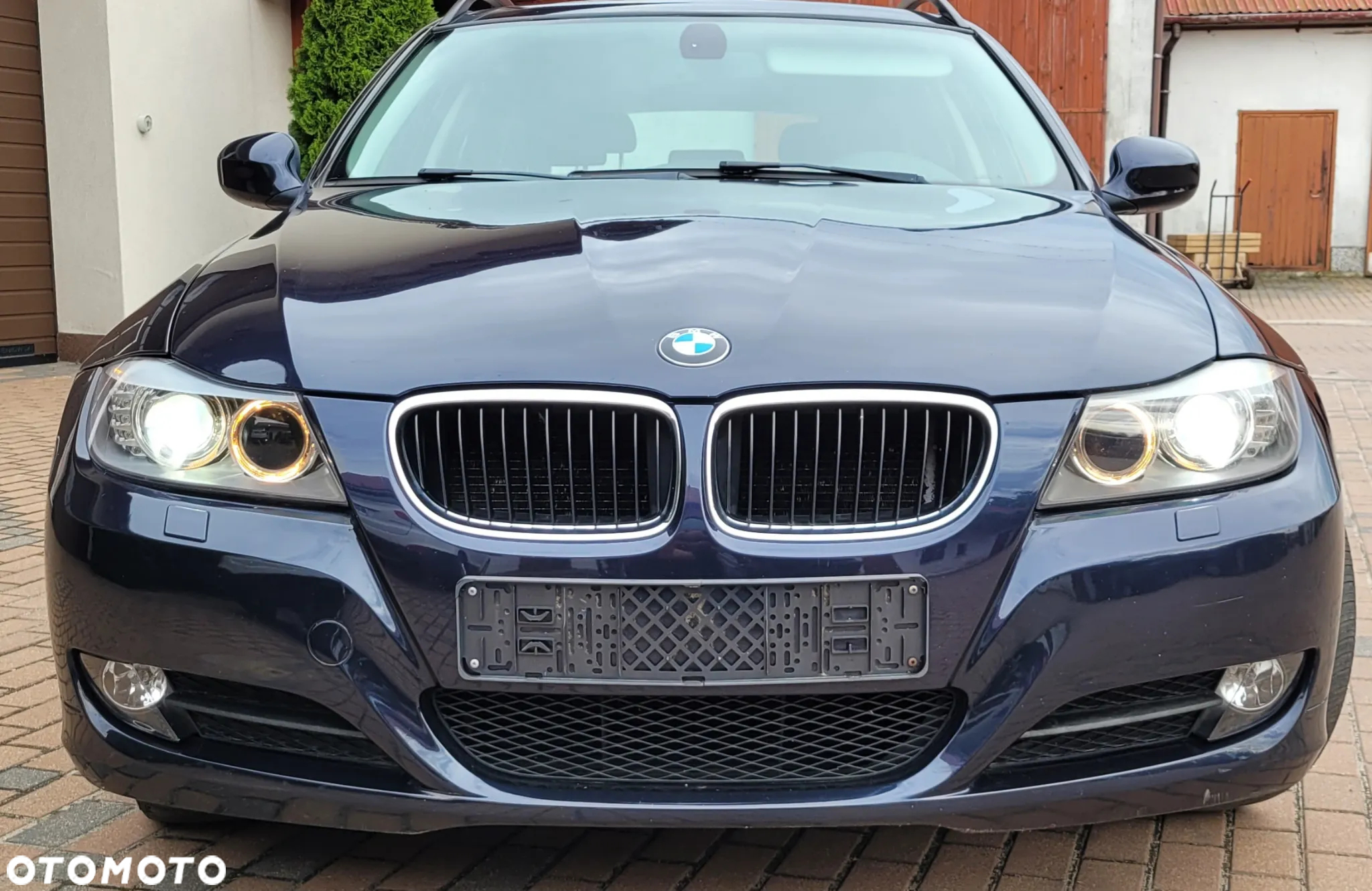 BMW Seria 3 318i Touring - 3