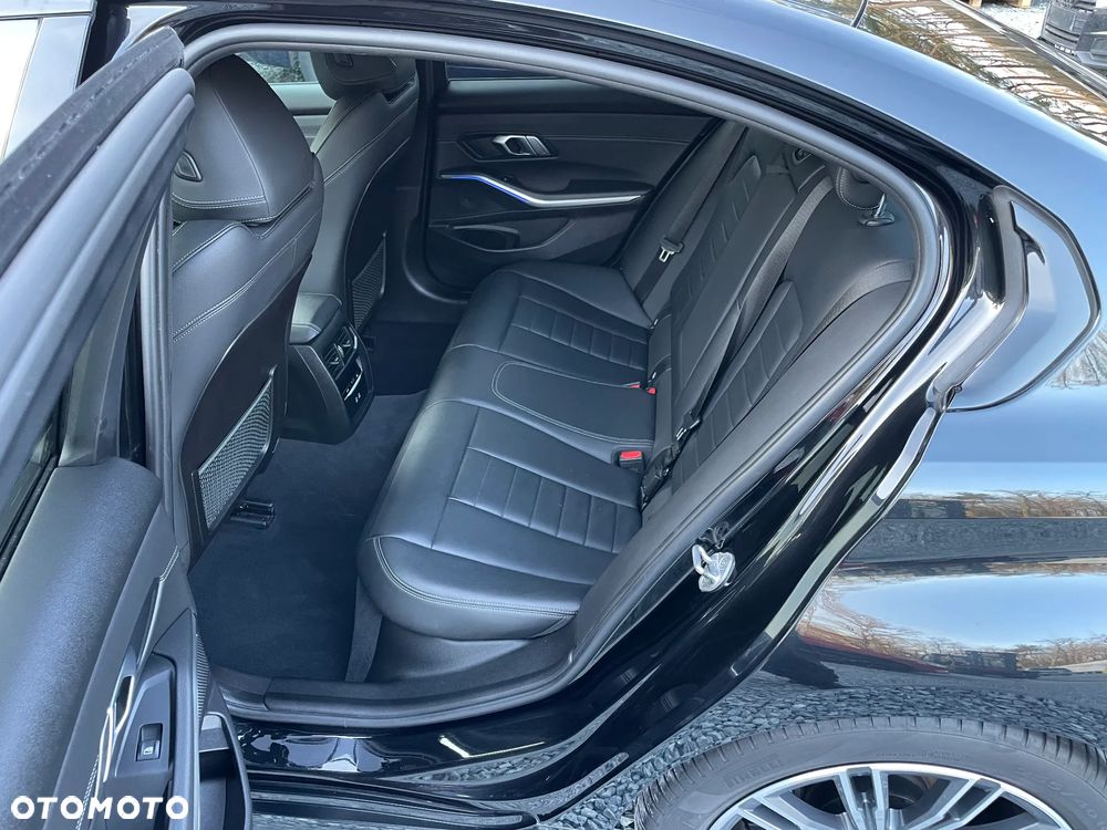 BMW Seria 3 320d xDrive M Sport Shadow - 18