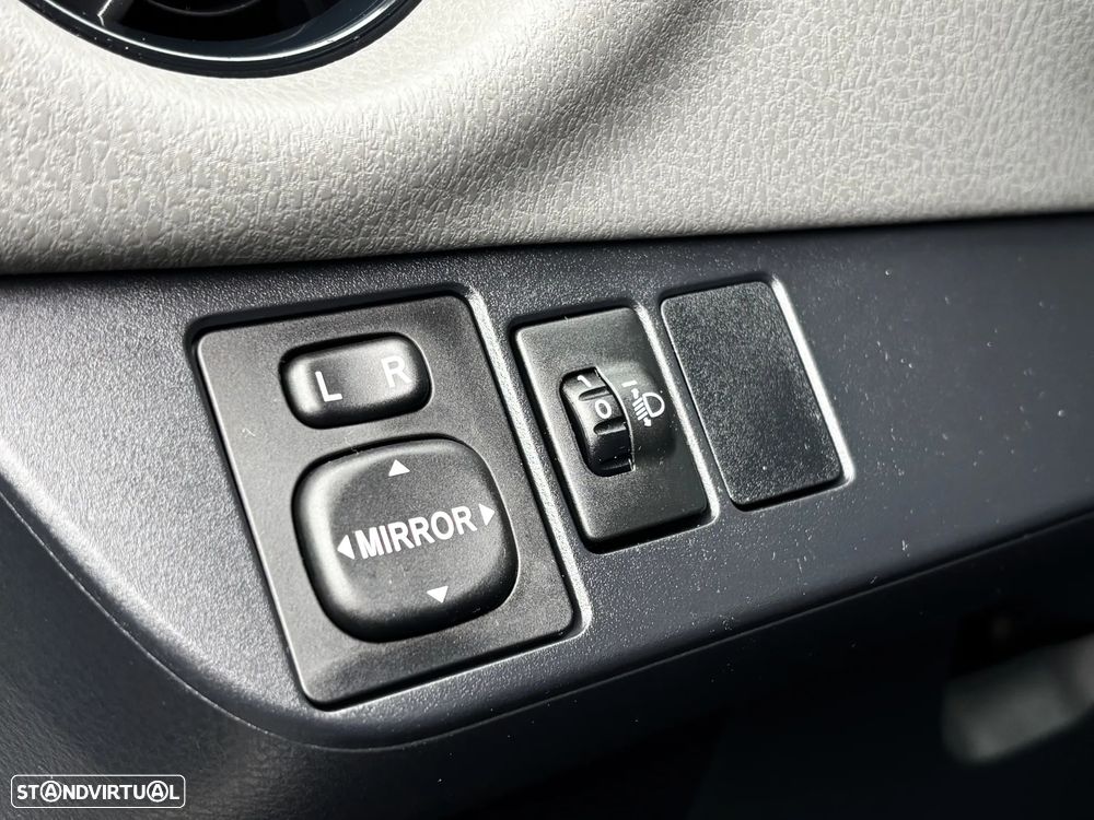 Toyota Yaris 1.0 VVT-i Comfort +PS Style +P.Techno - 17