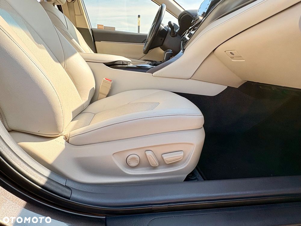 Toyota Camry 2.5 Hybrid Prestige CVT - 26
