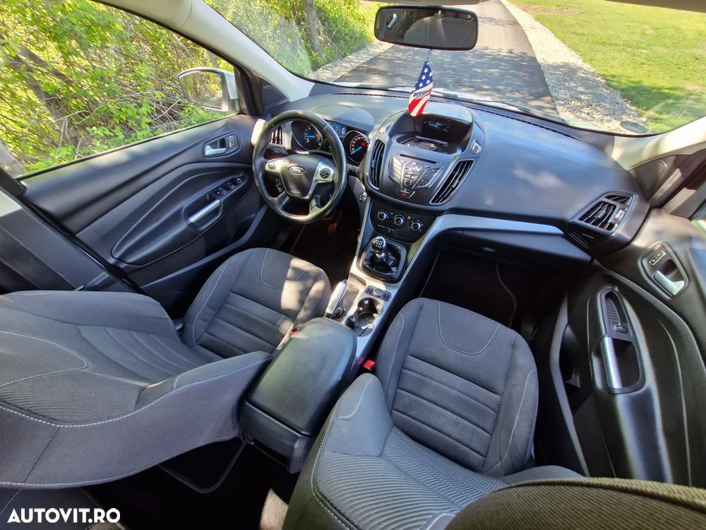 Ford Kuga 2.0 TDCi 2x4 Titanium - 10