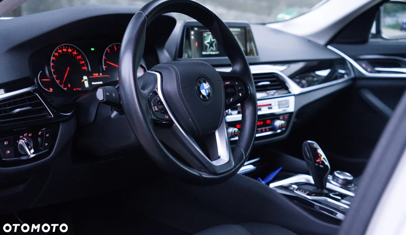 BMW Seria 5 520i - 16