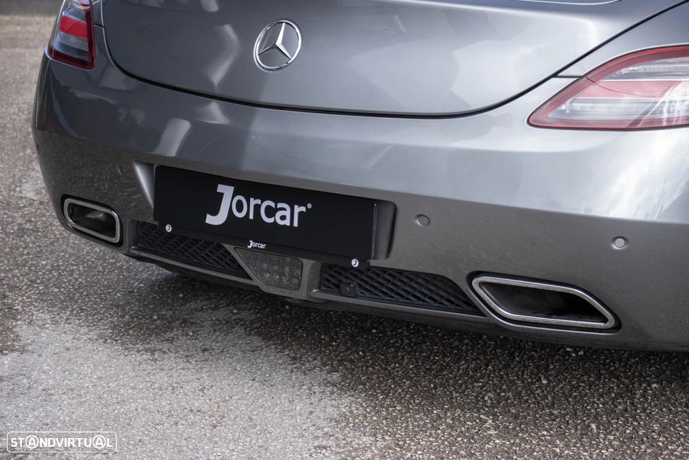 Mercedes-Benz SLS 63 AMG Roadster - 24