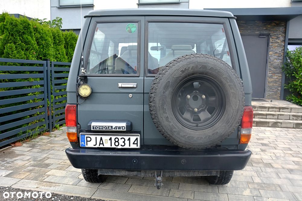 Toyota Land Cruiser - 7