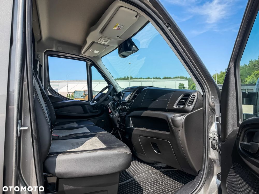 Iveco Daily 35S16A8 V - Furgon Brygadowy 7 osobowy 50 Lecie IVECO od ręki - 32