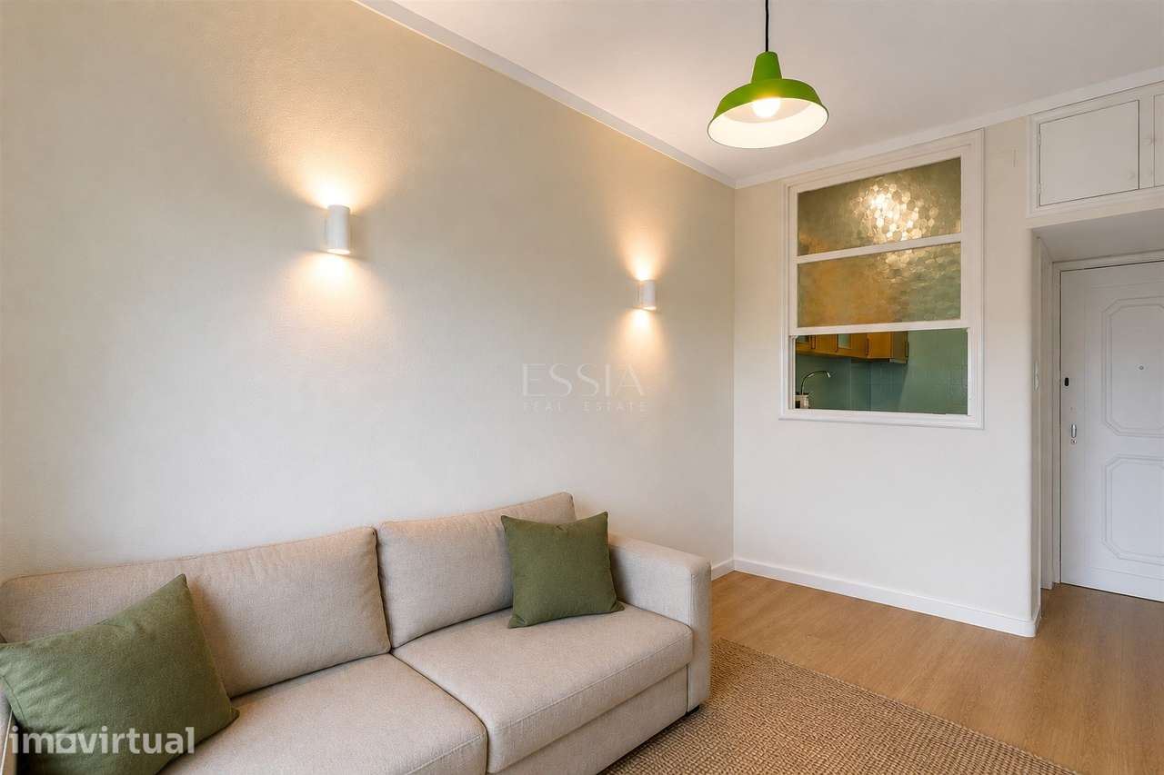 Apartamento T1 com Varanda junto à Praça Velasquez - Grande imagem: 2/24