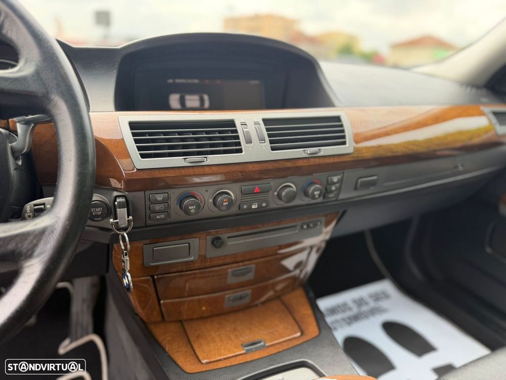 BMW 735 iA - 13