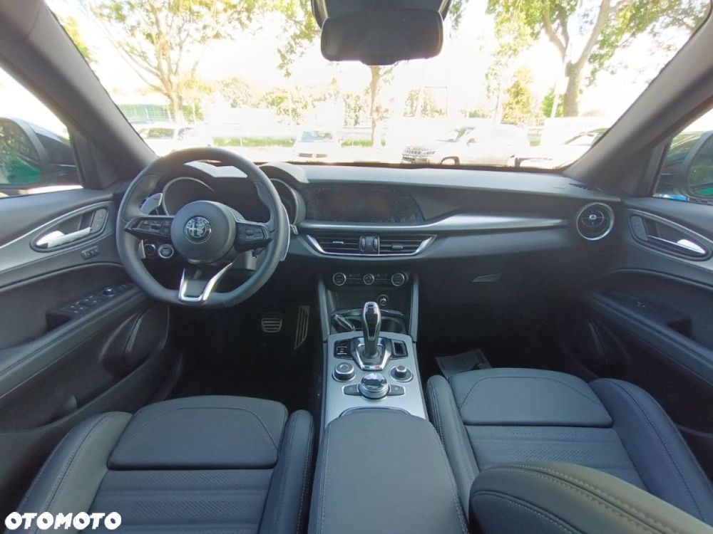 Alfa Romeo Stelvio - 16