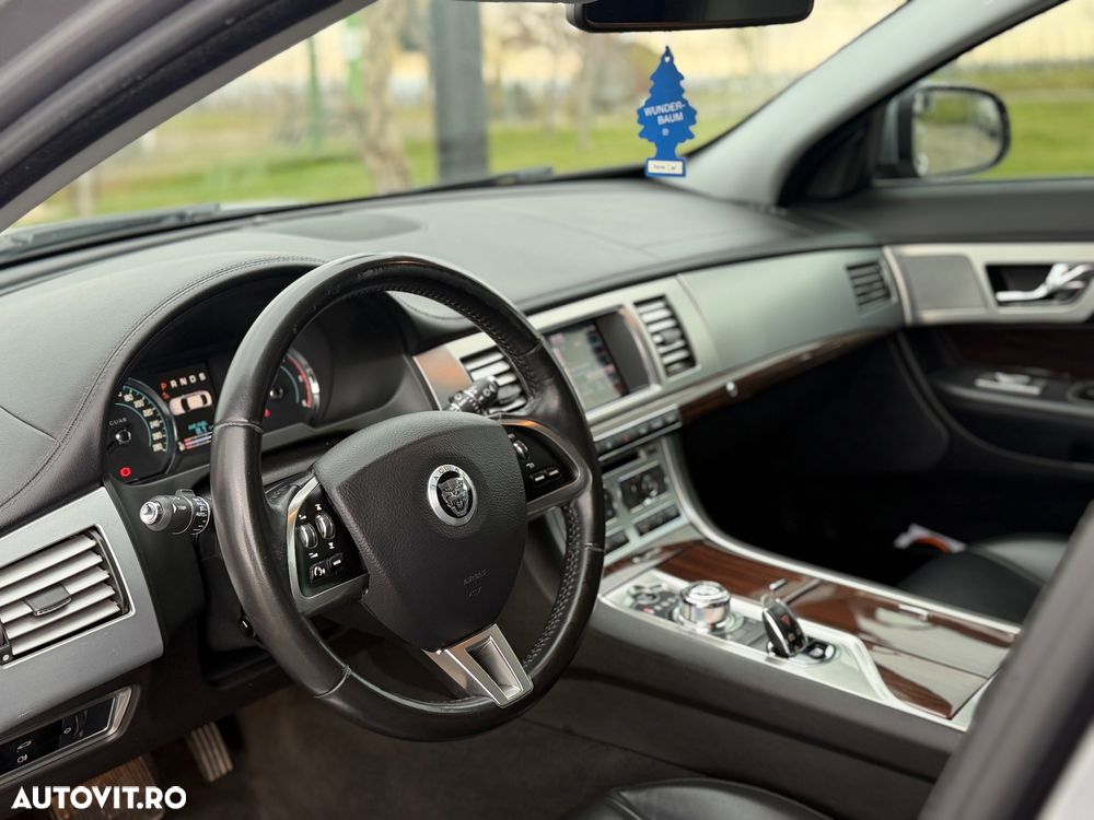 Jaguar XF 2.2 - 7