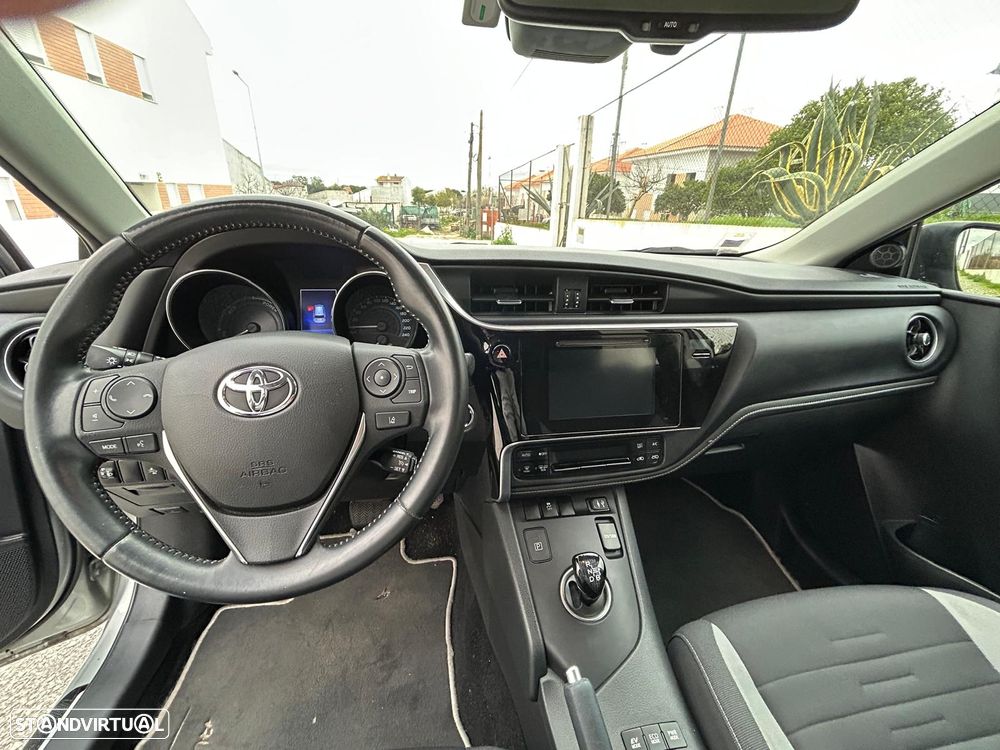 Toyota Auris Touring Sports - 23