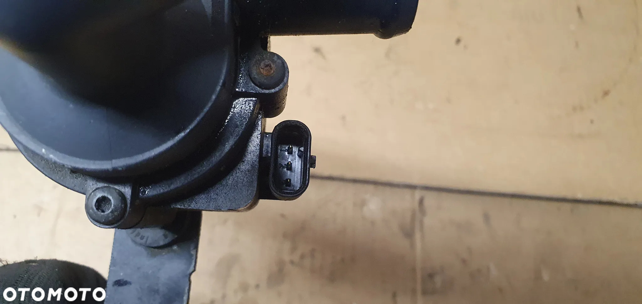 Dodatkowa pompka obiegu wody elektrozawór VW Passat B6 2.0 TDI 5N0965561 - 5