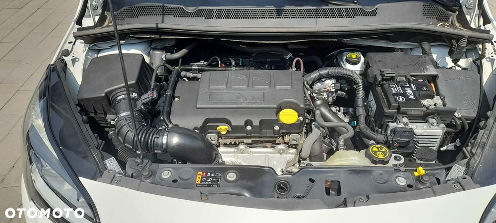 Opel Corsa 1.4 16V Cosmo - 11