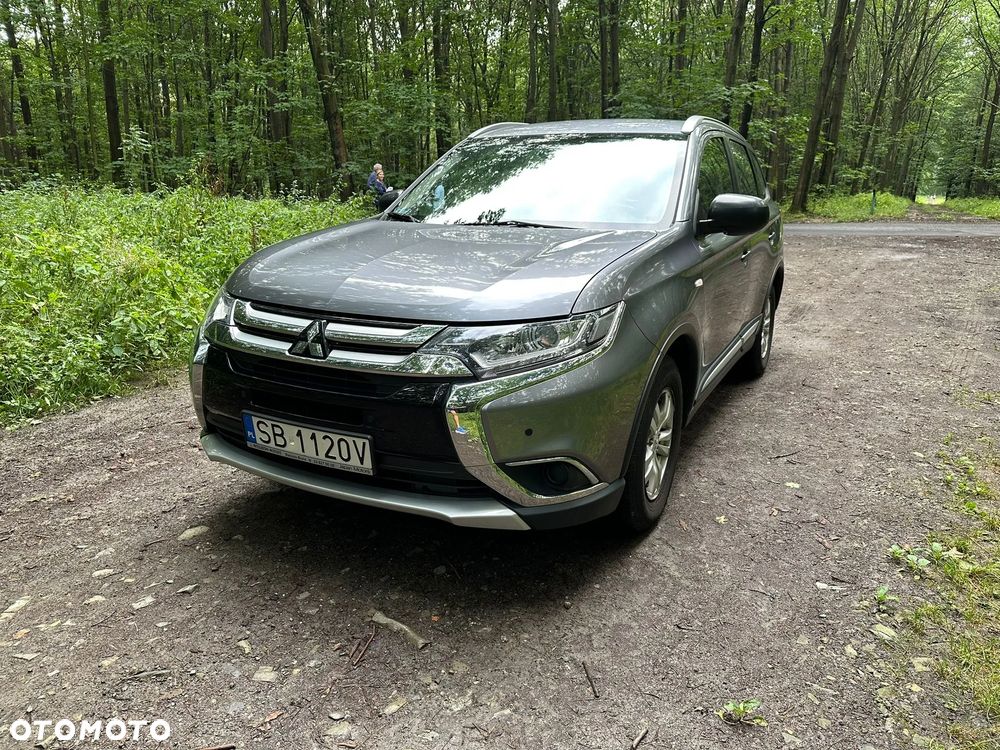 Mitsubishi Outlander 2.0 Invite + 2WD - 9