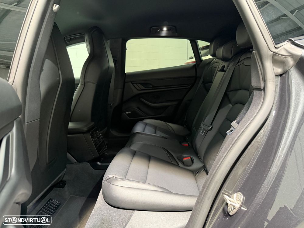 Porsche Taycan Cross Turismo - 24