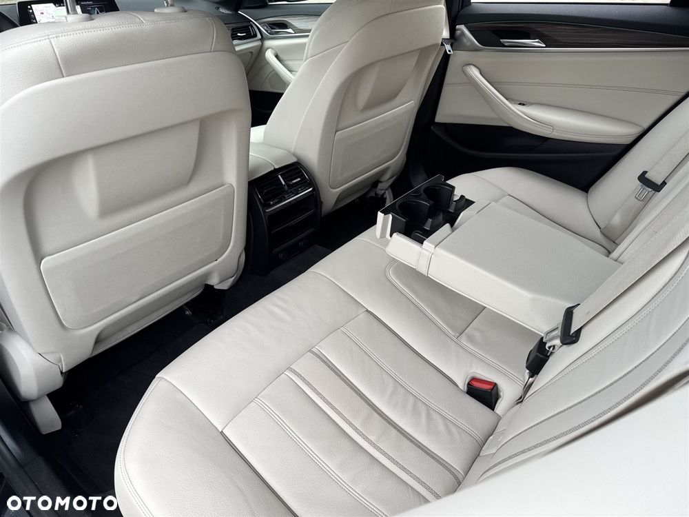 BMW Seria 5 520d xDrive - 22