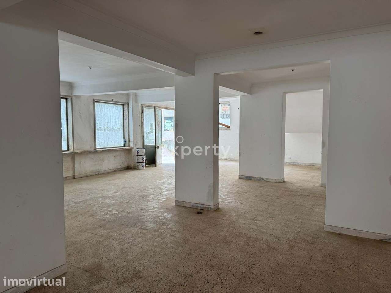 Loja comercial com 210m2 em Sintra, Lisboa - Grande imagem: 2/16