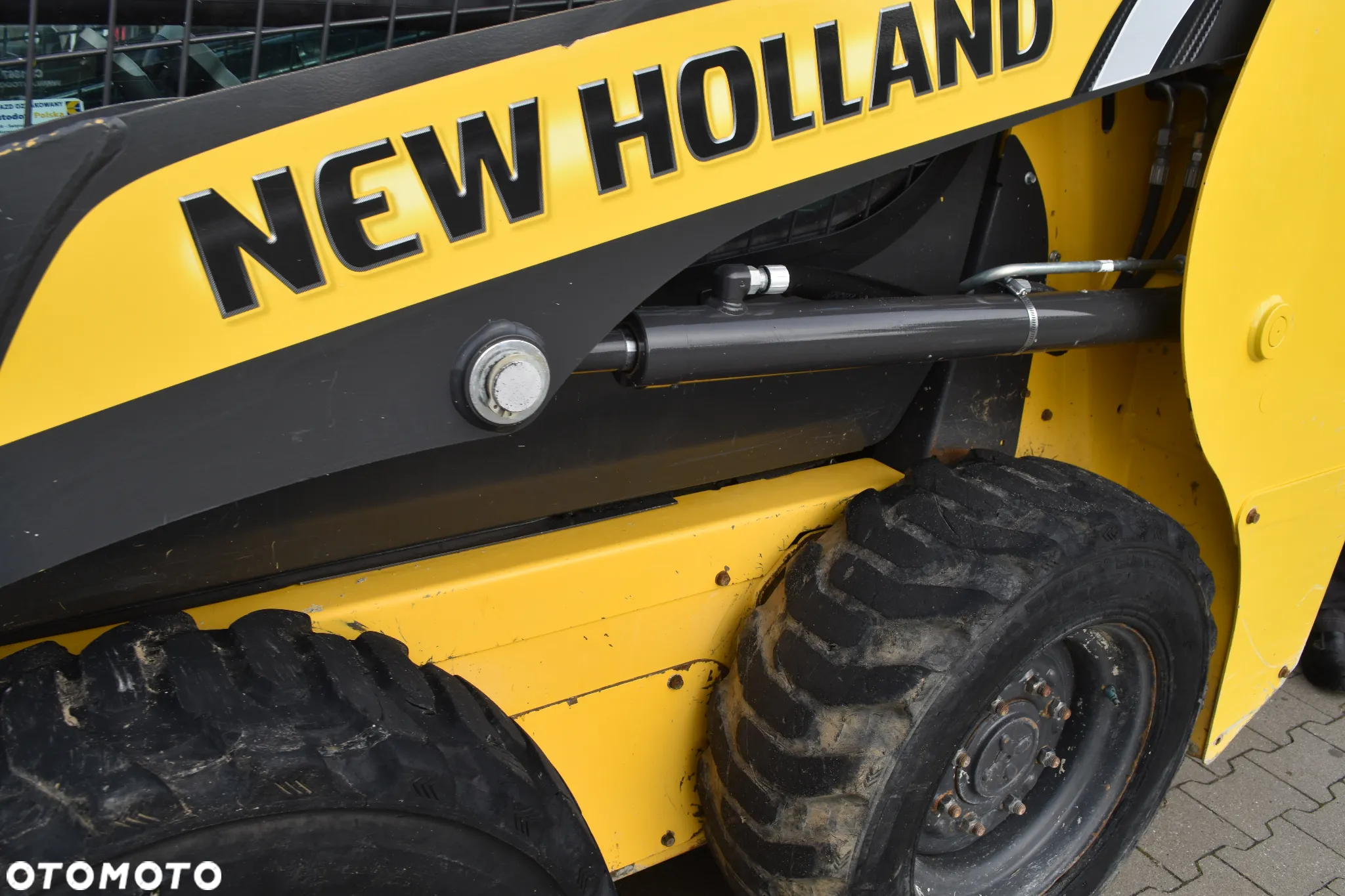 New Holland L 216 - 16
