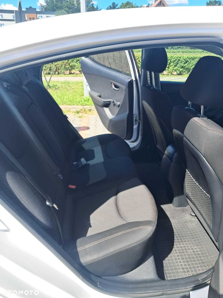 Hyundai Elantra - 7
