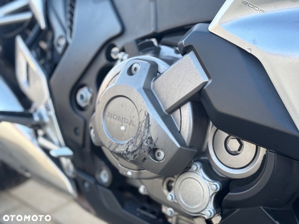 Honda VFR - 14