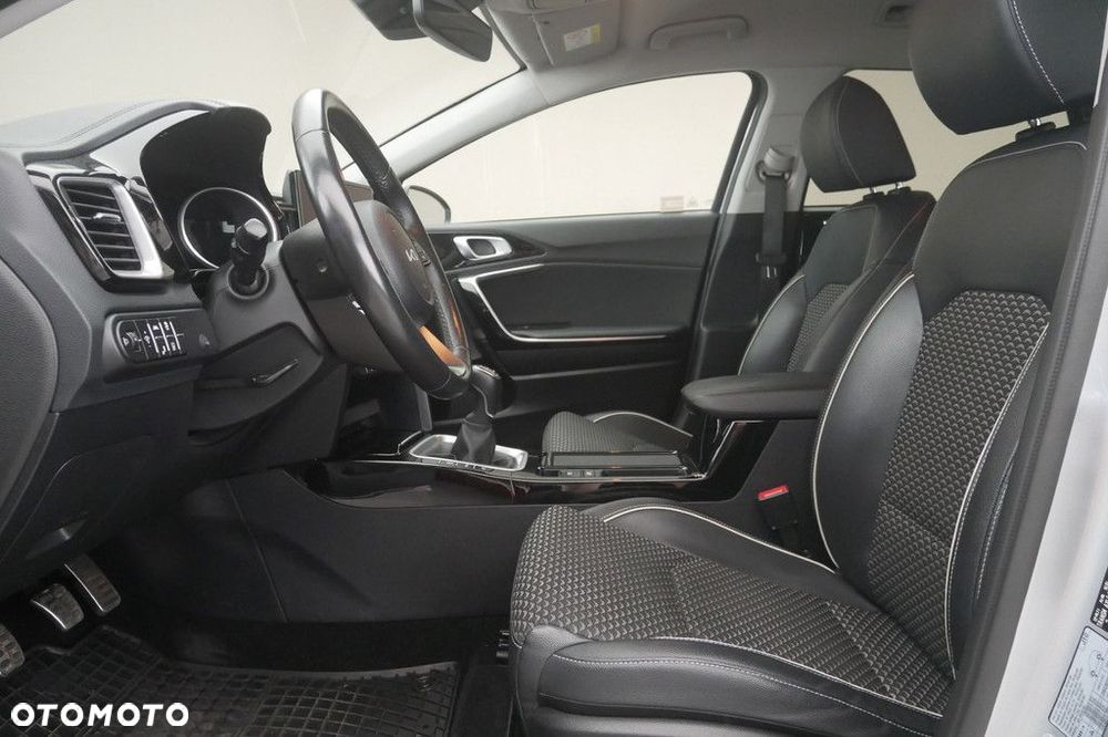 Kia Ceed - 12