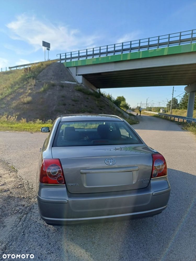 Toyota Avensis 2.0 D-4D Sol - 23