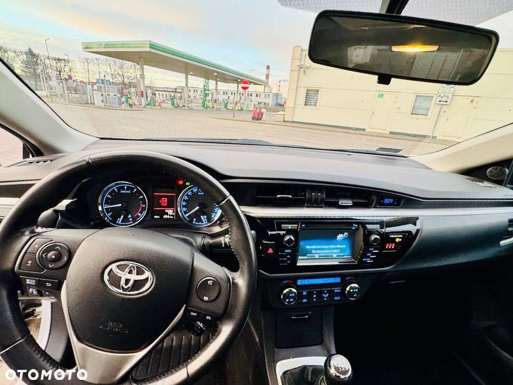 Toyota Corolla 1.6 Premium - 18