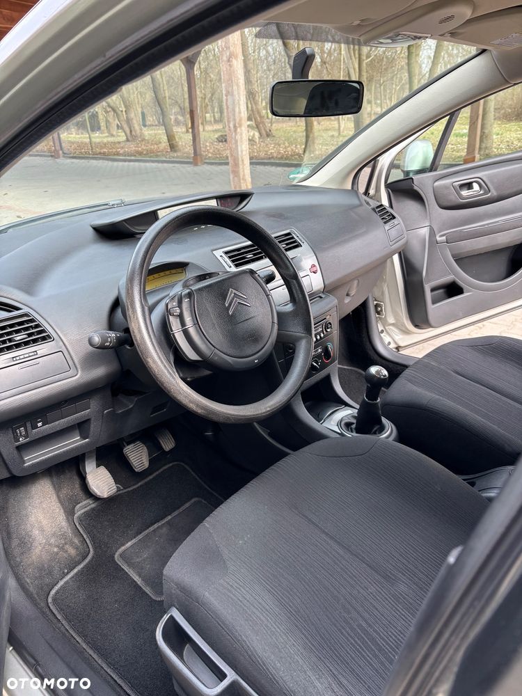 Citroën C4 1.4 16V Style - 19