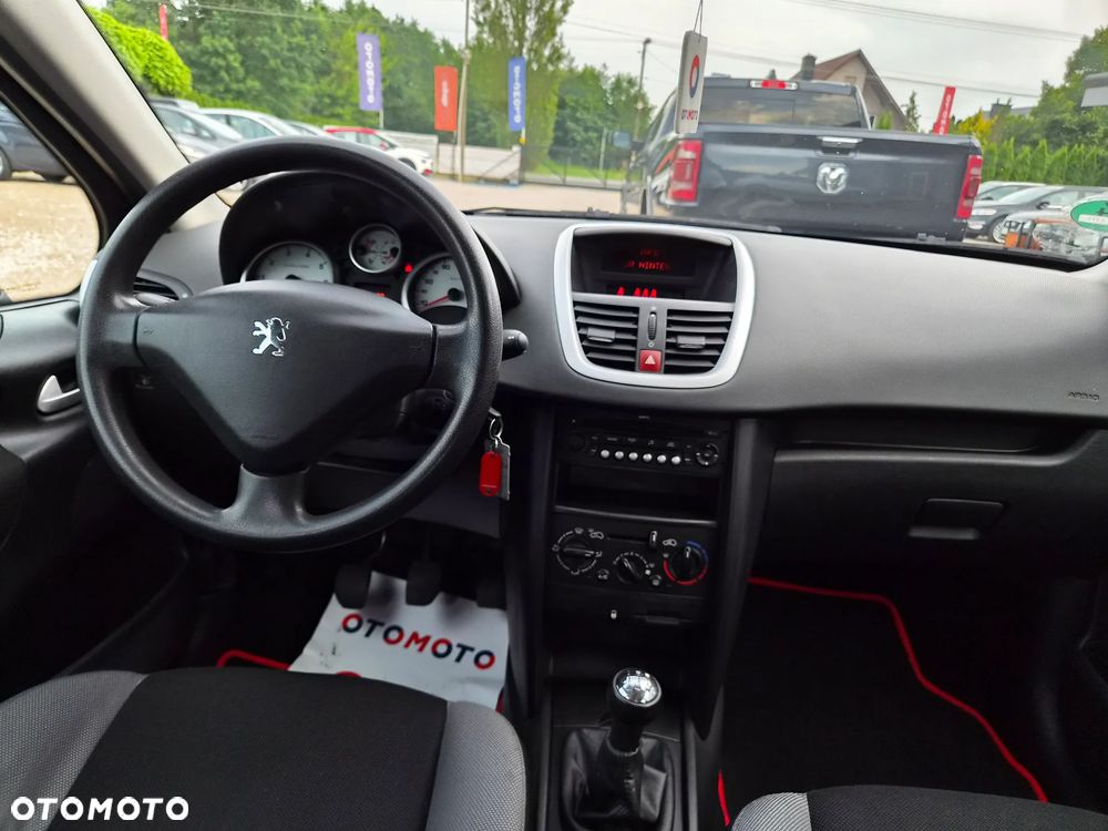 Peugeot 207 - 8