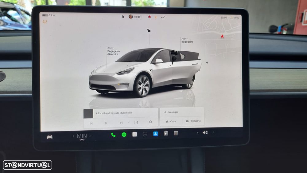 Tesla Model Y - 11