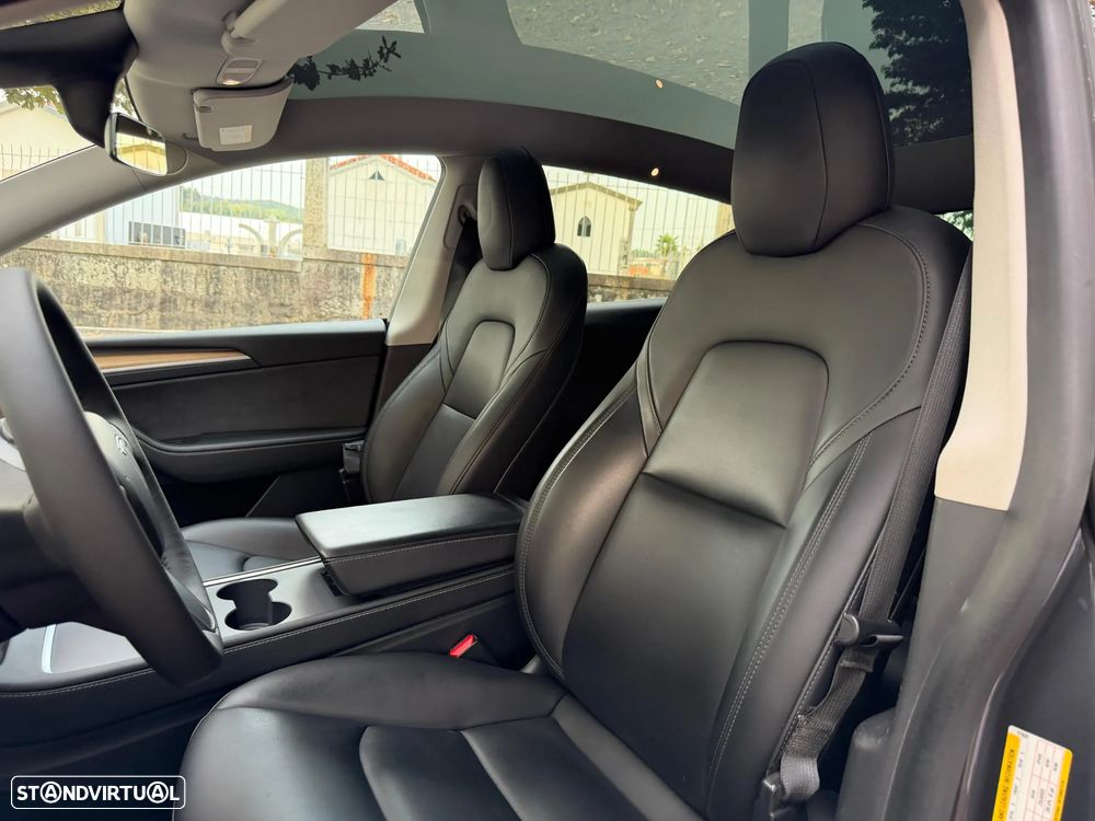 Tesla Model Y - 9
