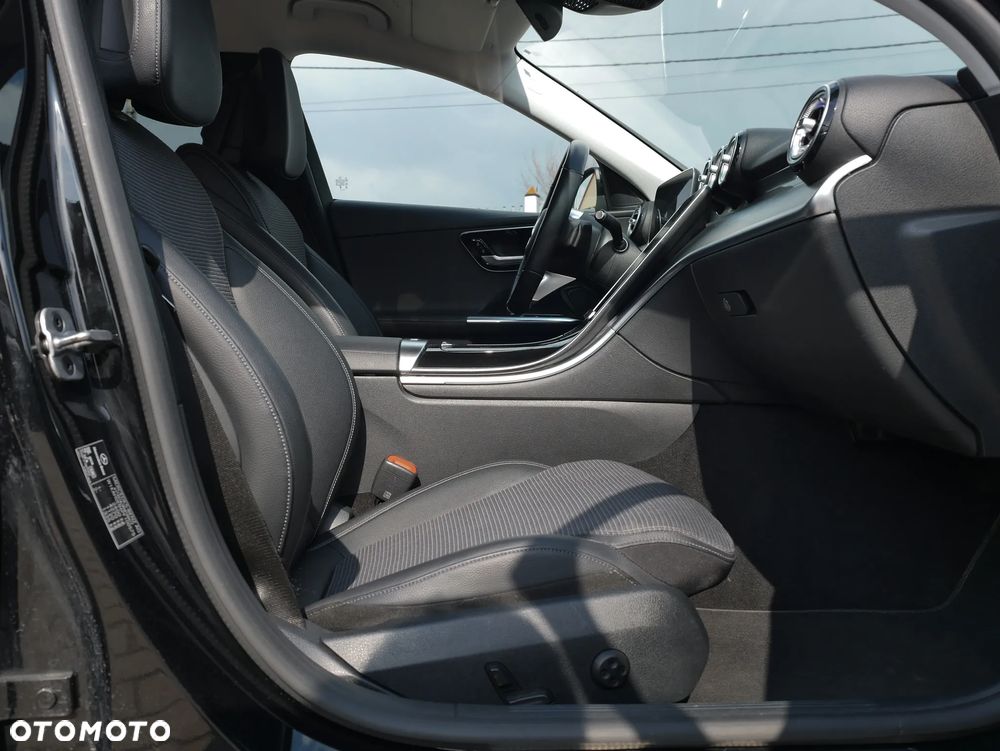 Mercedes-Benz Klasa C 220 d 9G-TRONIC - 24