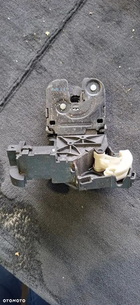 Zamek klapy tył 8P4827505C Audi A6 C6 kombi