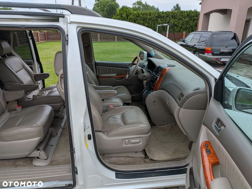 Toyota Sienna - 9