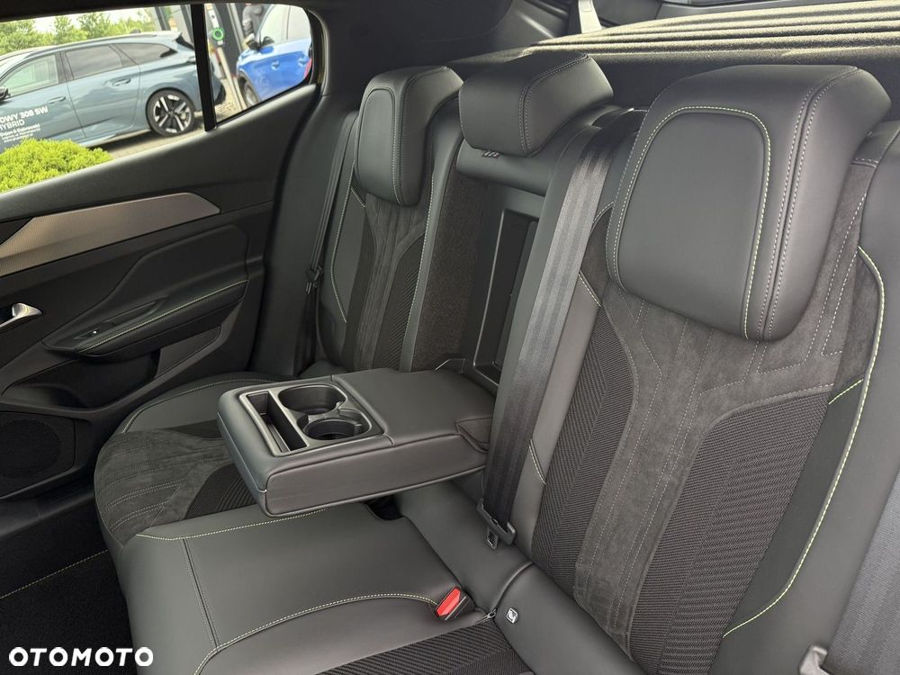 Peugeot 408 - 15