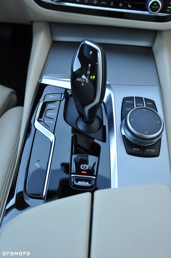 BMW Seria 5 520d xDrive - 18