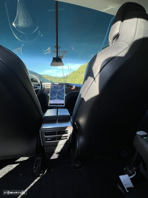 Tesla Model X Standard Range - 21