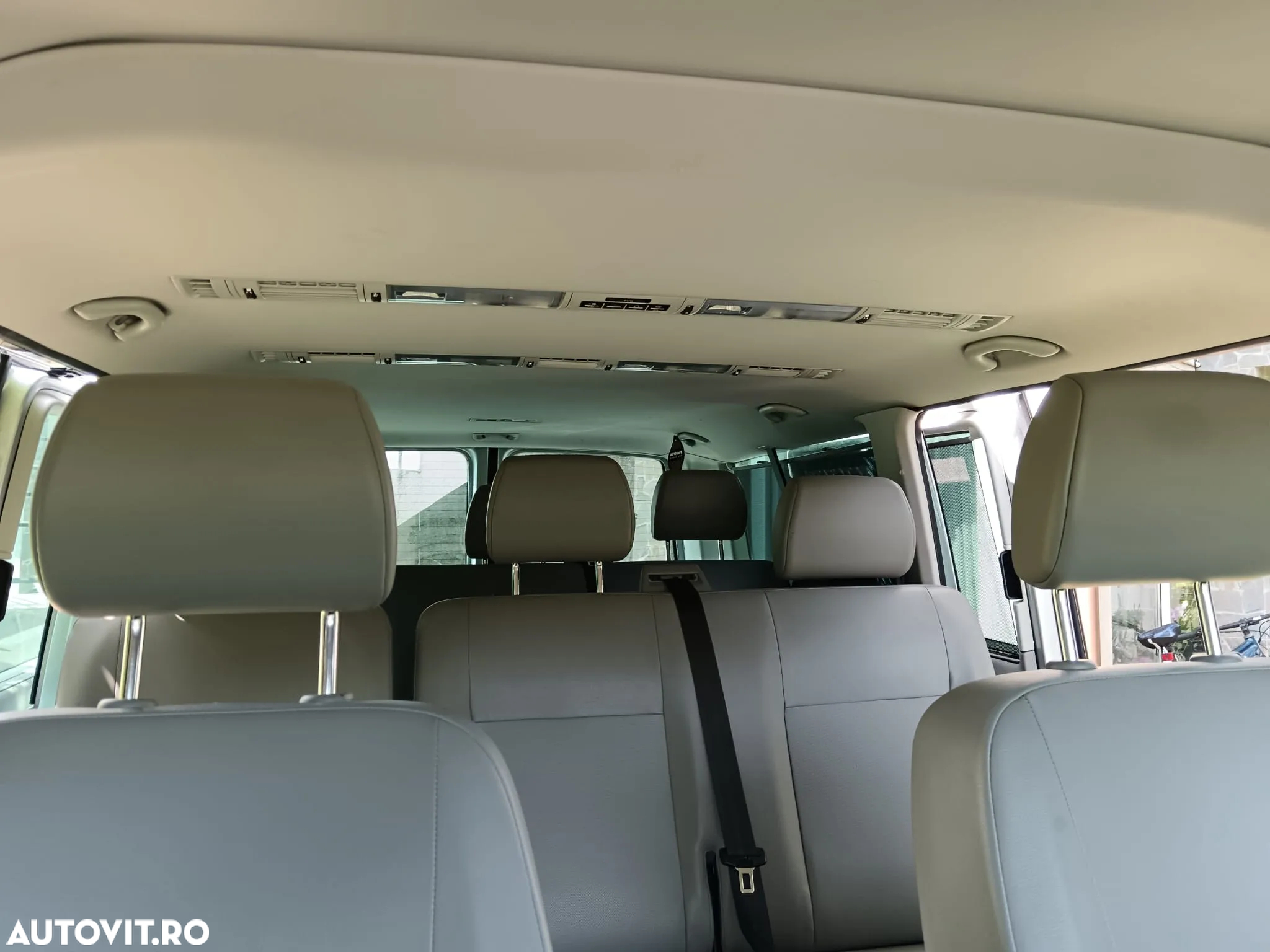 Volkswagen Caravelle - 25