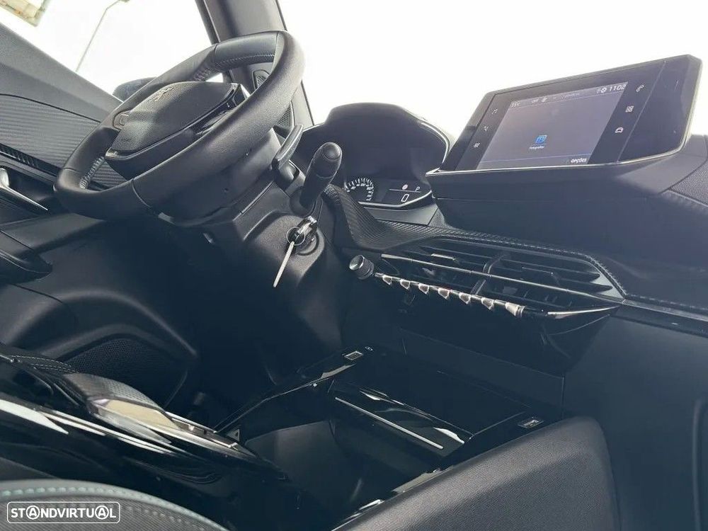 Peugeot 2008 1.5 BlueHDi Allure EAT8 - 26