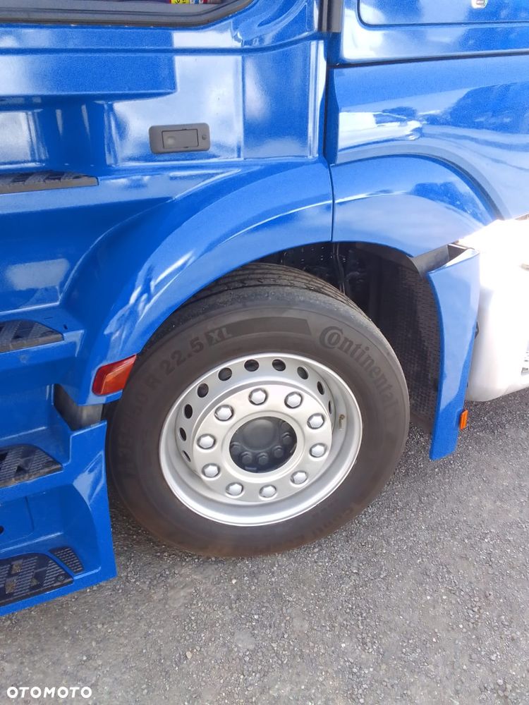 Mercedes-Benz Actros - 3