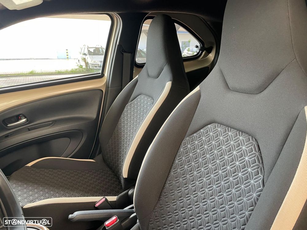 Toyota Aygo X 1.0 Pulse CVT - 8