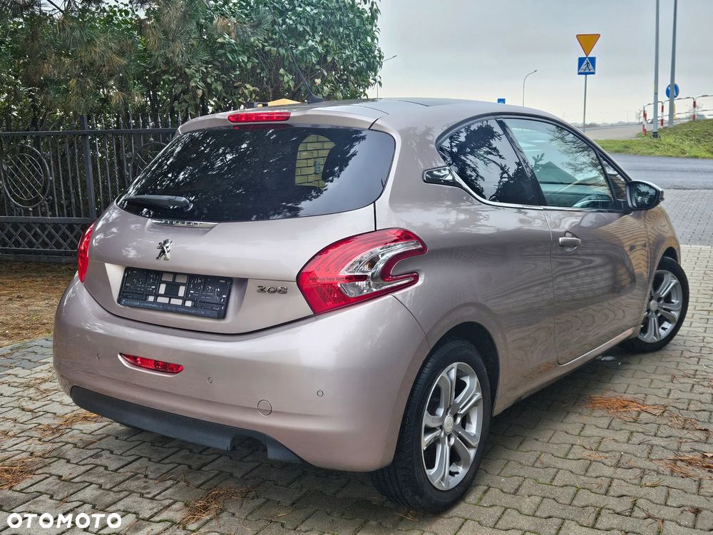 Peugeot 208 95 VTI Allure - 33