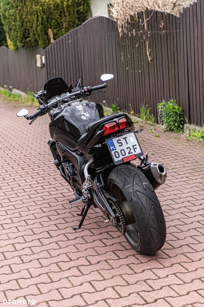 Yamaha FZ - 11