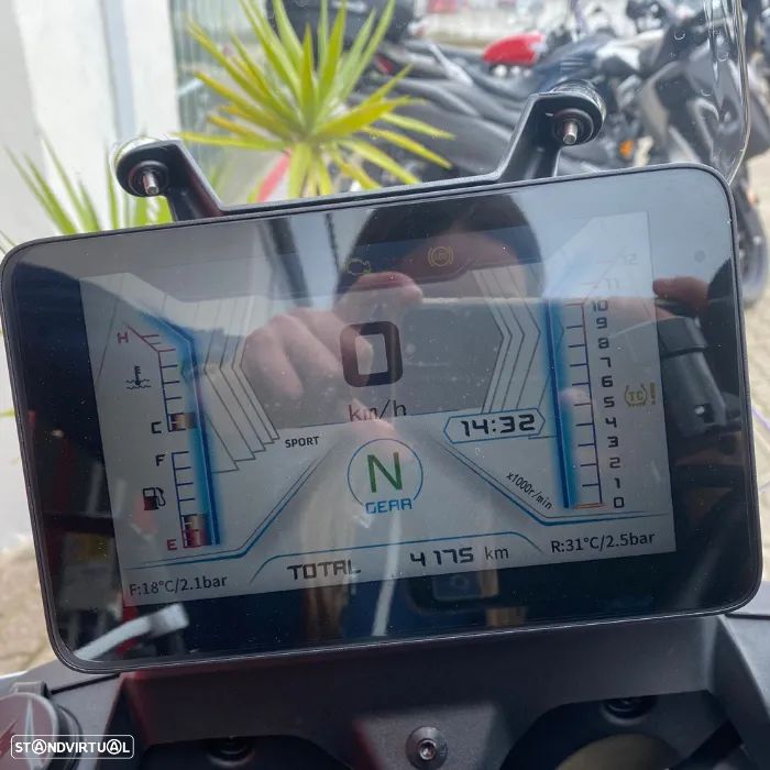 QJ Motor SRT 600SX com 6 anos de garantia + kit de malas original - 12