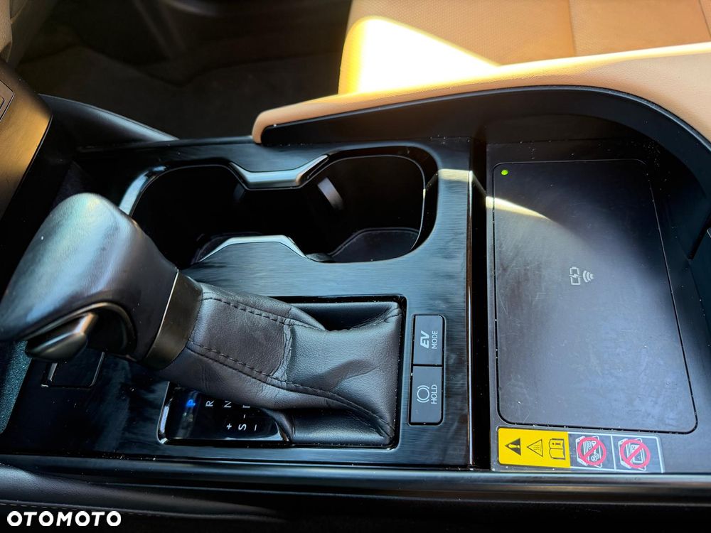 Lexus ES 300h Business Edition - 28
