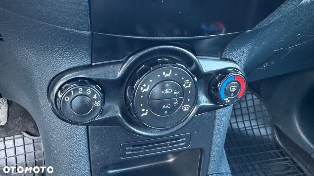 Ford FIESTA - 24