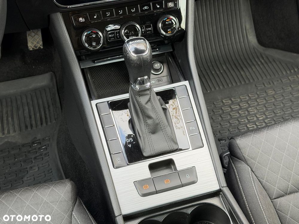 Skoda Superb 2.0 TDI SCR Ambition DSG - 29