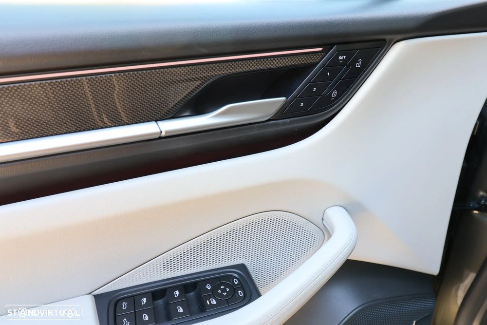 Porsche Macan Electric 4 - 31