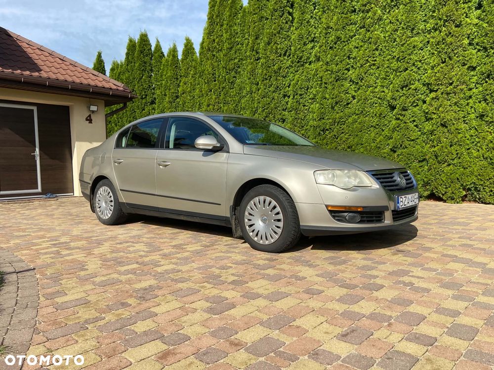 Volkswagen Passat - 12
